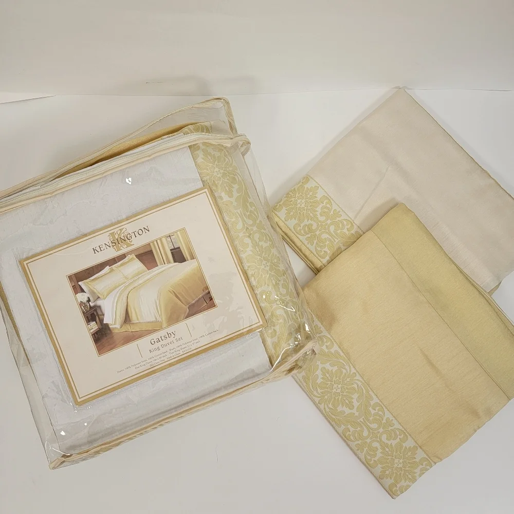 New In Package Kensigton King Size Gatsby Duvet Cover Set - Cream Gold 3 PIeces